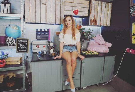 Chefowa model nude pictures