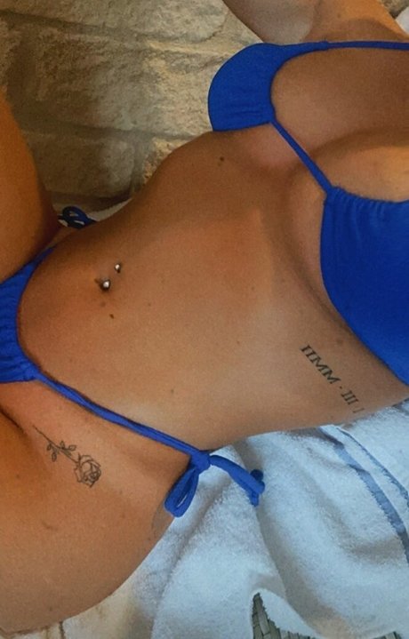 Holly S Gloucester model art img