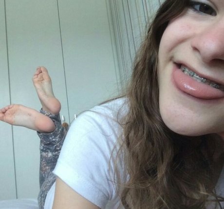 Thata Big Soles model nude pictures