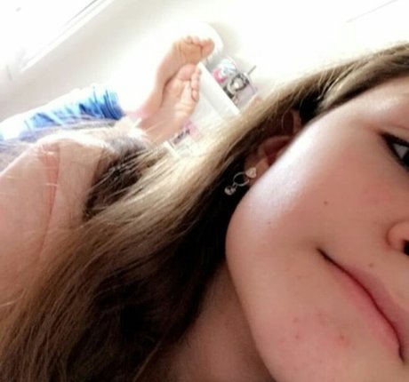 Thata Big Soles erotic model pic