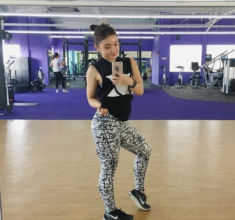 Sarah Carlos art star gallery