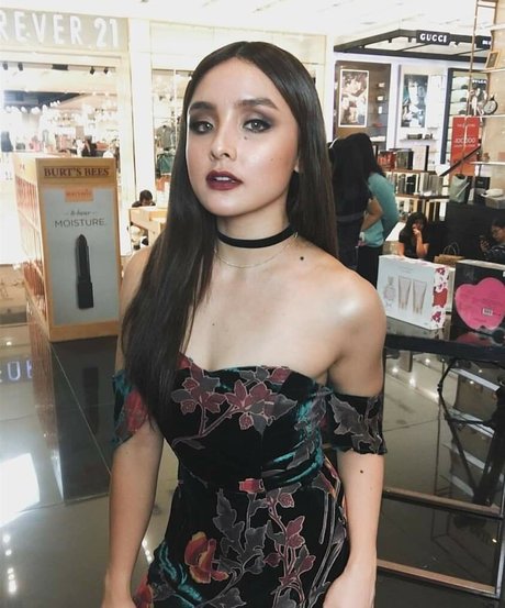 Sarah Carlos model erotic images