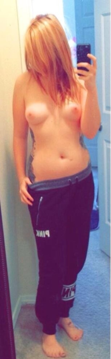 HotSoxGirl93 top actress pics