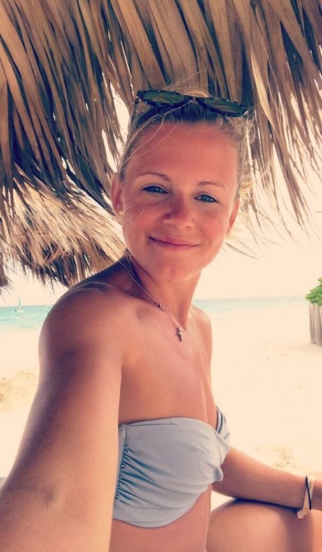 Julia Simic sexy actress archive