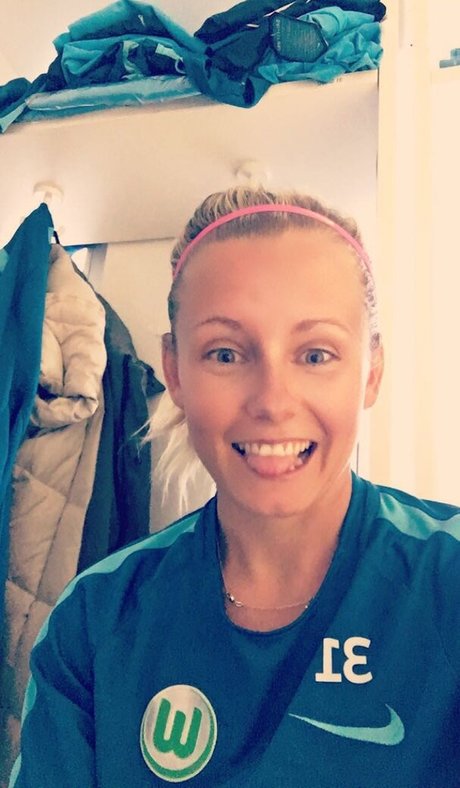 Julia Simic art actress pic