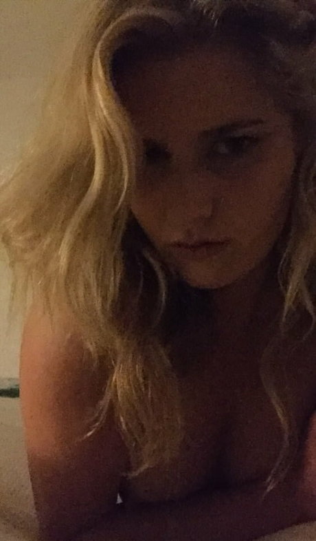 Ashley Bradley high quality model img