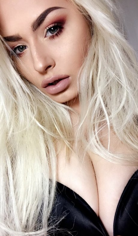 Romanie Smith hot model pic