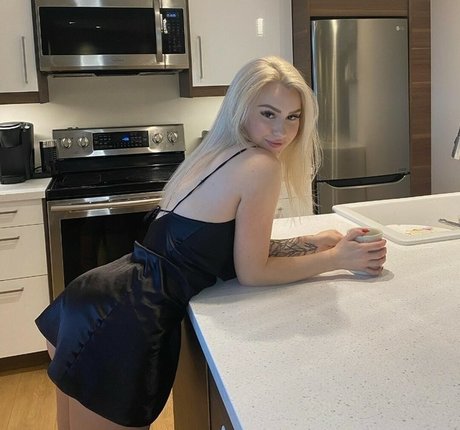 Elena Fleur art star pictures