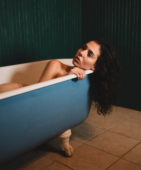 Jjuuulless porn model photo