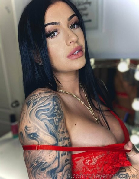 Cheyennedrover nude model pictures
