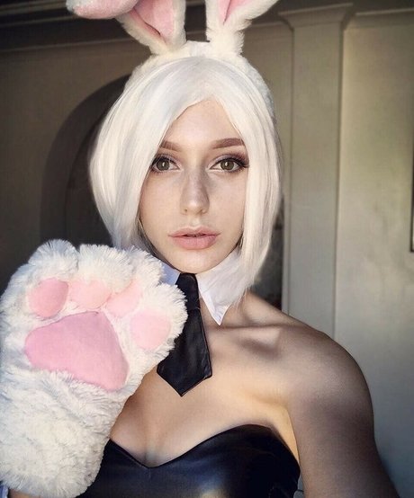 Elfvie model nudes images