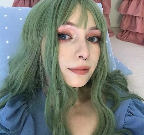 Ewa Green Quick model image