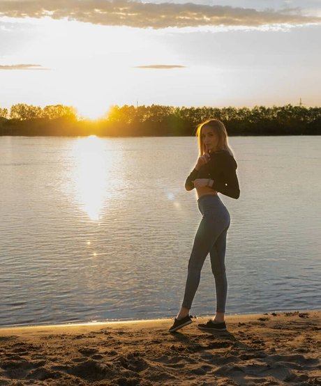 tiny tits onlyfans beautiful pic