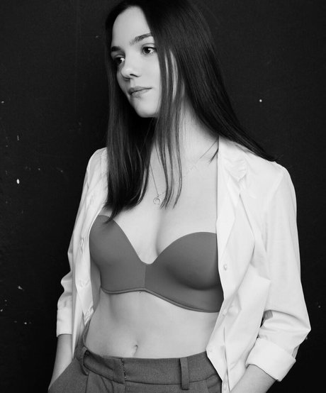 Evgenia Medvedeva model adult pics