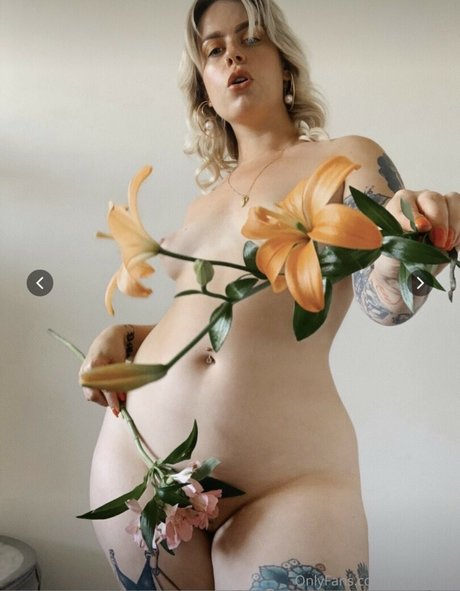 Soph Lewis porn actress pics