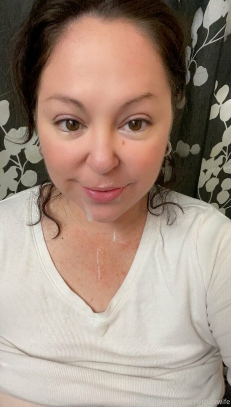 Honrny Thick Wife pretty actress image