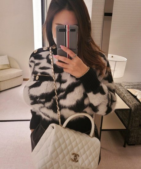 Uelee art actress pics