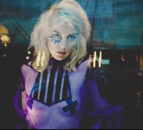 Izzy Phillips star art picture