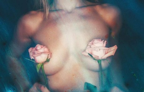 Olesya Rulin erotic actress photo