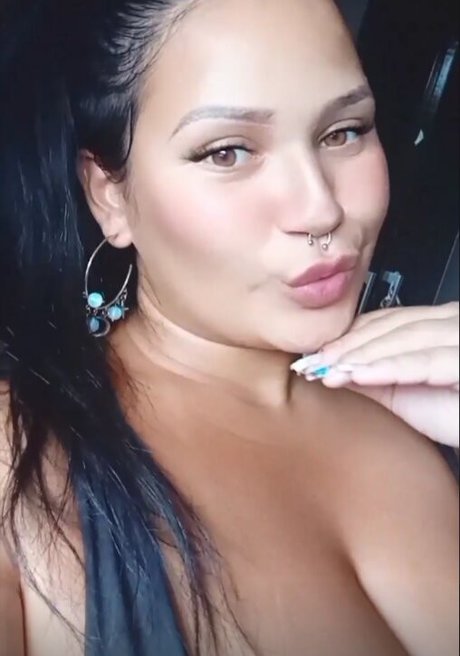 Adriane Esteves model top picture