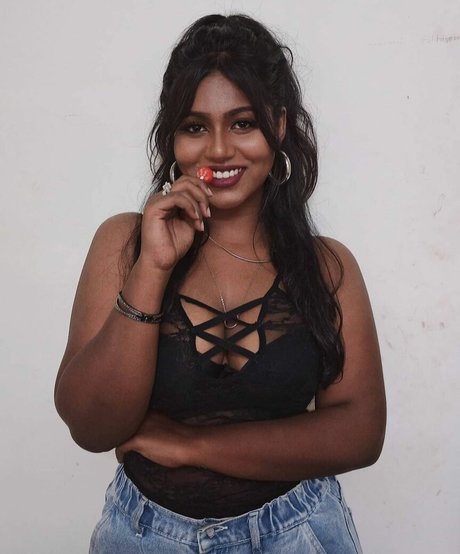 keepinitnejm model erotic photo