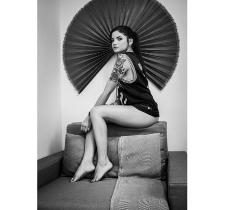 Jessie Cardim star exclusive pictures