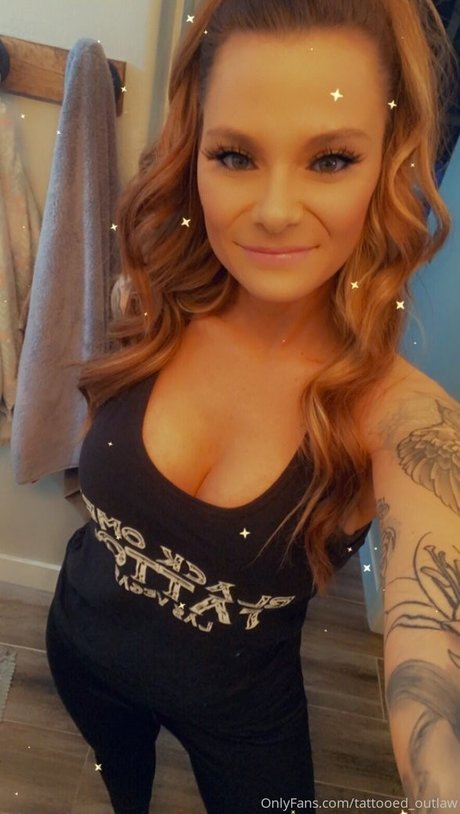 chroniclesofatiredassmom hot star image