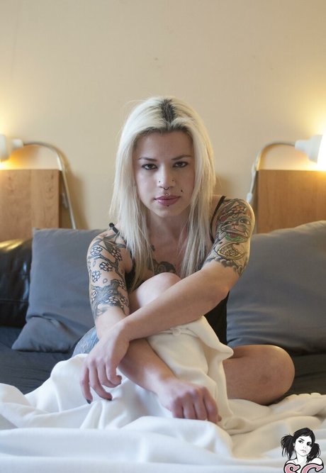 Adaga sg nude model gallery