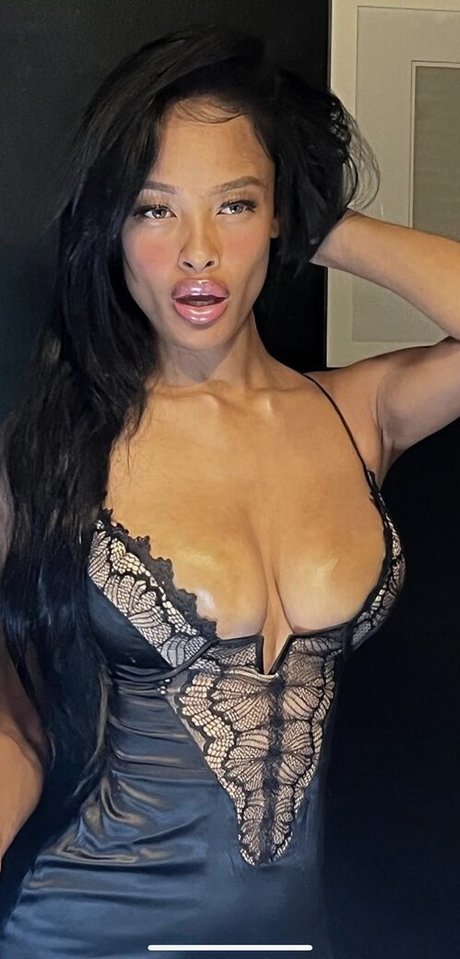 Vinetria model naked galleries