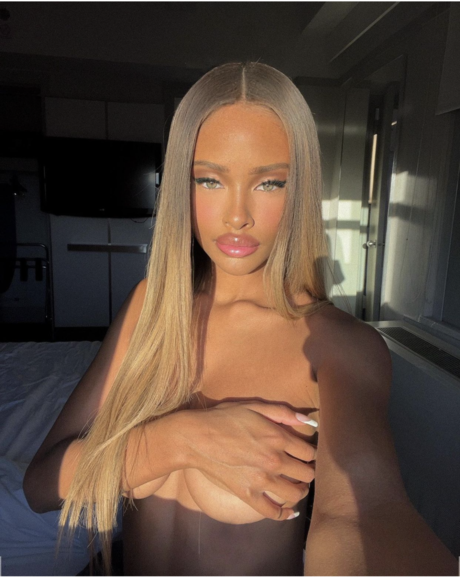 Vinetria nudes star images