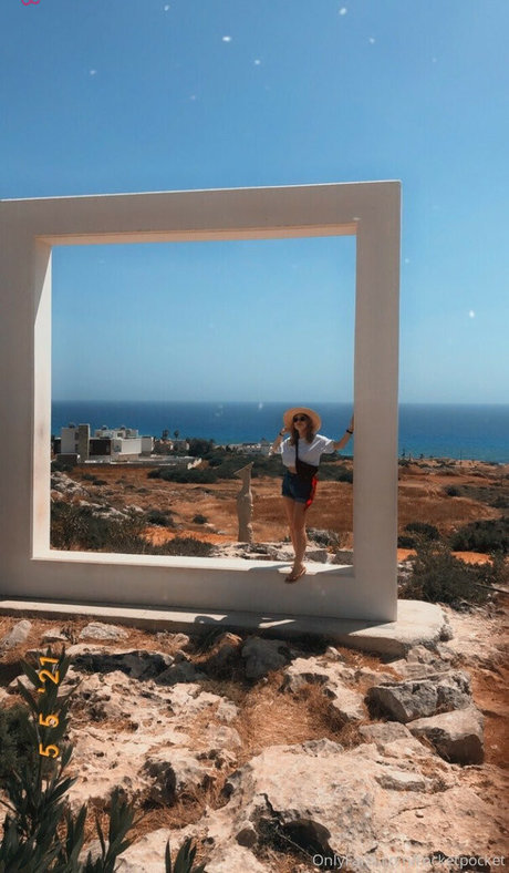 rocketpocket hot actress pics