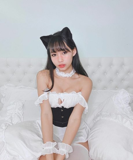 Charla Mouse naked model gallery