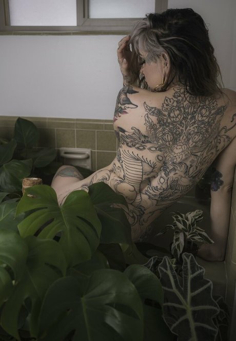 Ashesbardole art model photo