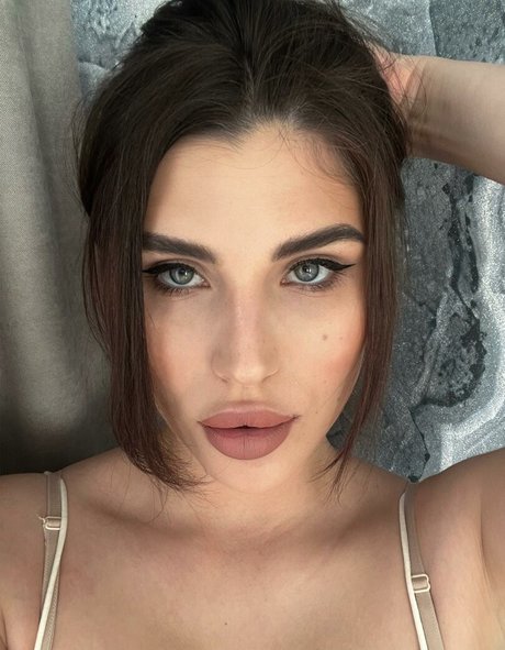 AnyAwareness5279 model hot images