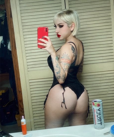 Rocknrollcleopatra hot pornstar pic