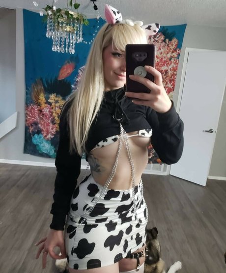 Moon IRL model pornographic image