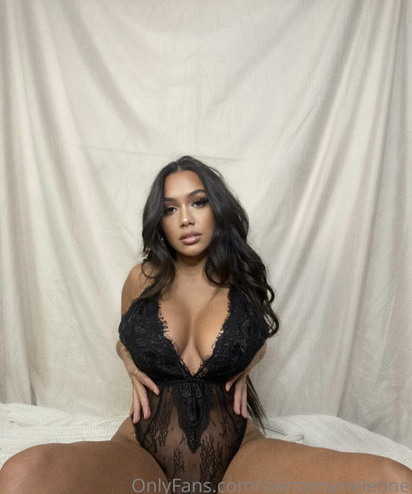 SierraMarieLeone model nice photos