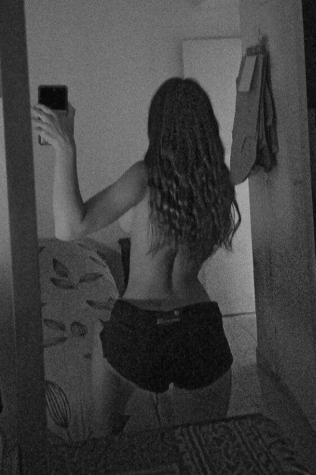 Flor Laneve nude model pics