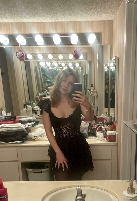 Robynator23 perfect model gallery