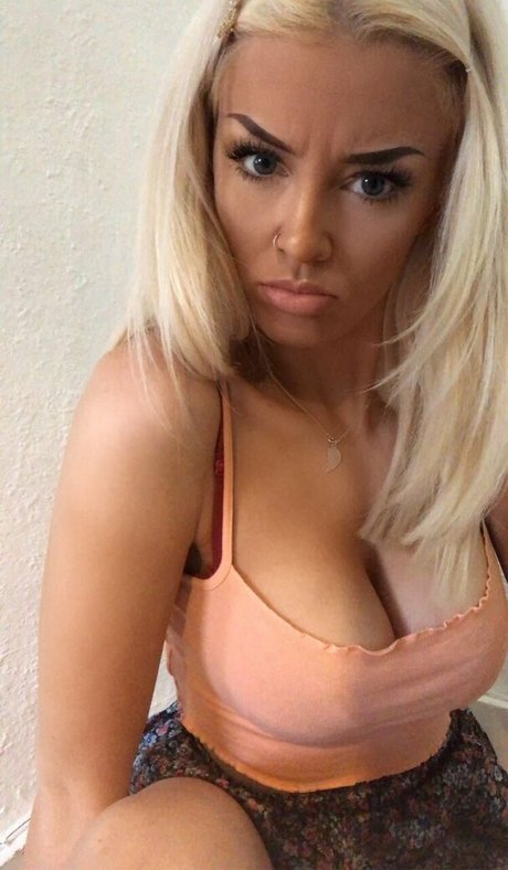 Xcandylashes xxx model picture