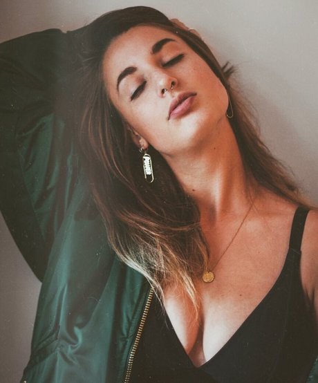 Sophieandjune model art image