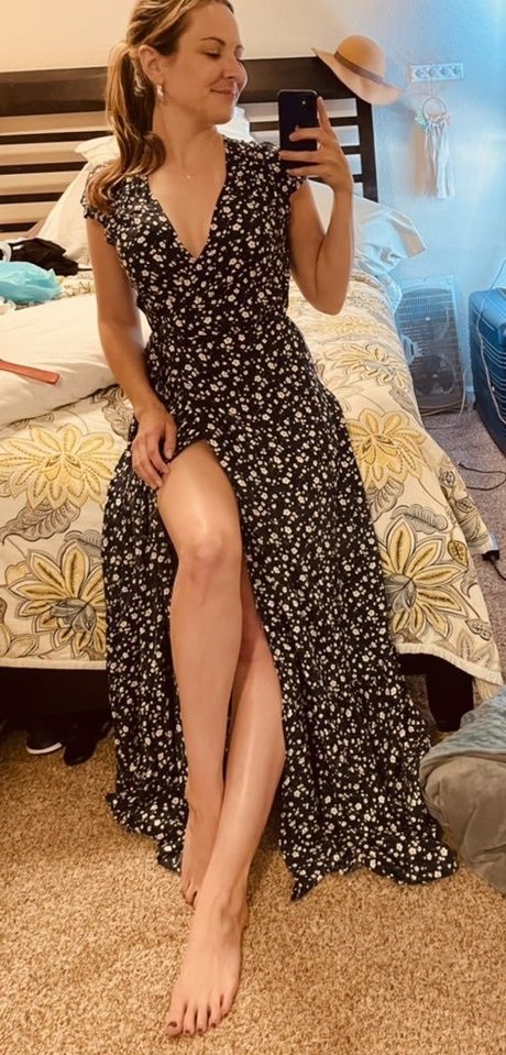 Junescleavage pornographic model img