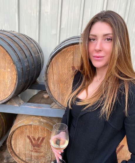 Mia Bar star free image