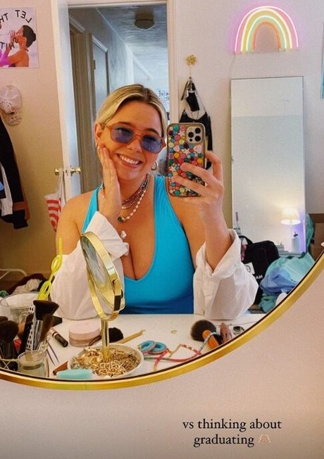 Emma Topps model art photo