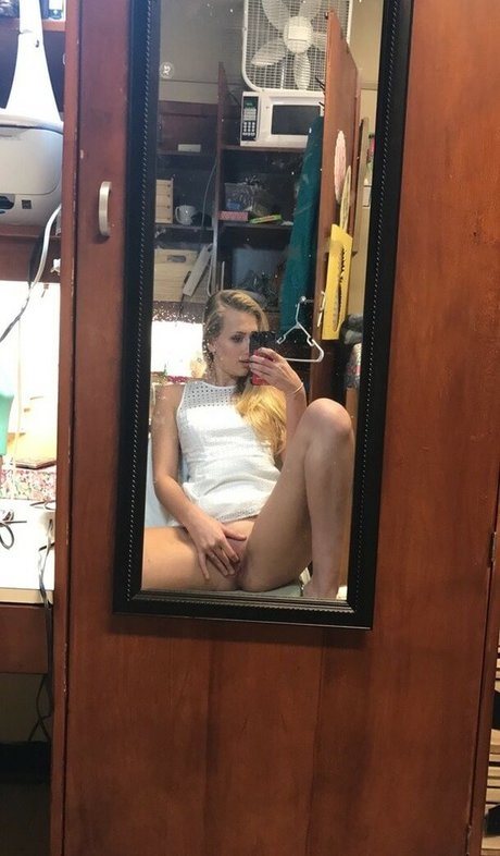 Bailey Hector hd actress img