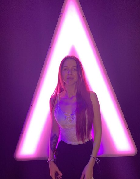 courtneymarsh__ beautiful actress gallery