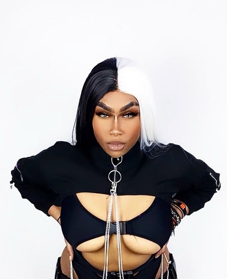 Tenuzen nudes model images