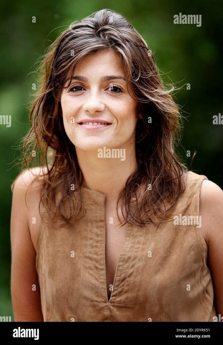 Tania Young free pornstar gallery