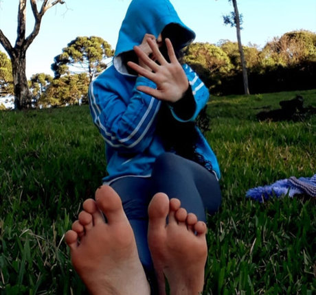 Friend s Pretty Feet star perfect photo