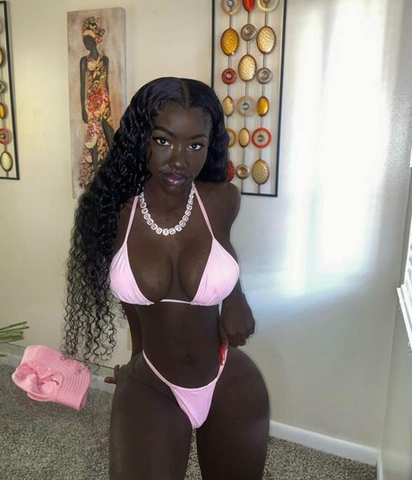 Cyn Kaine exclusive model image